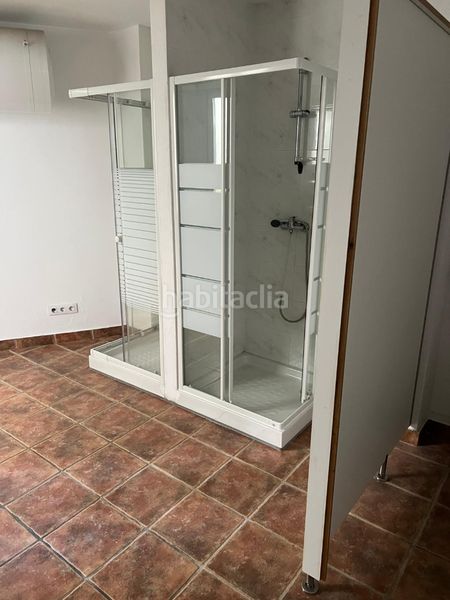 Foto d7aba1d3-d787-41a5-a7d9-4b4c1eed0f09. Local comercial en avenida de arteixo 7 venta entreplanta avda arteixo esquina juan florez en Coruña (A)