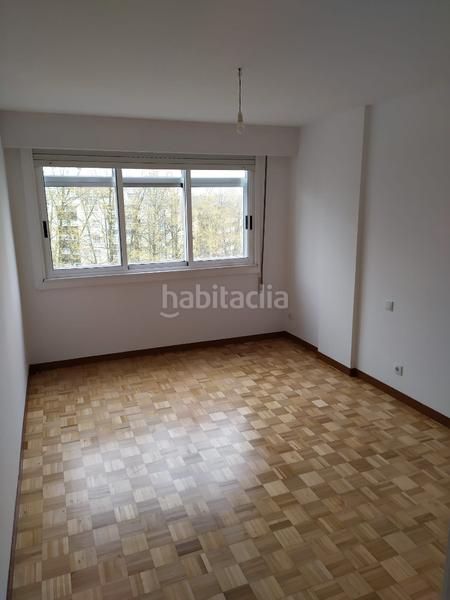 Foto db4ddc3a-8a4d-4074-b243-05d0facfec63. Alquiler piso alquiler amplio piso en ronda nelle en Coruña (A)