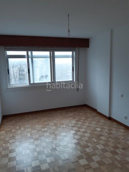 Foto f5f72040-f684-4cc1-b7a8-2c337d7e6bc5. Alquiler piso alquiler amplio piso en ronda nelle en Coruña (A)