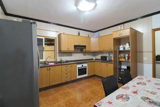 Semi detached house in Calle granada 22
