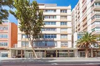 Local commercial à Avenida Primero de Mayo 33