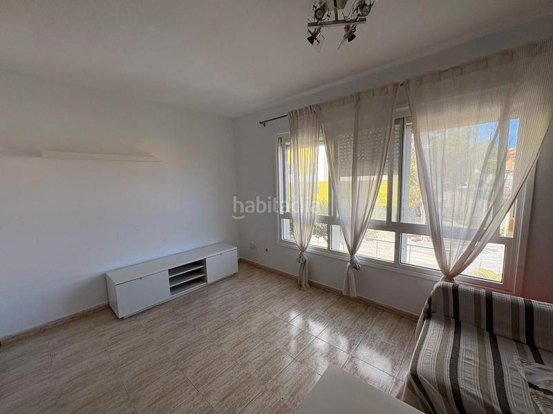 Foto ab7ed370-f565-4e0e-b0c6-7bd8ee3e3b4e. Piso en calle pintor miró mainou 17 en Tamaraceite Palmas de Gran Canaria (Las)