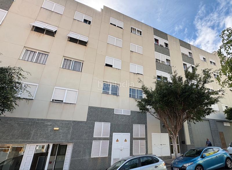 Foto e9e3a14b-8021-43f9-9a06-9635f3b30898. Piso en calle pintor miró mainou 17 en Tamaraceite Palmas de Gran Canaria (Las)