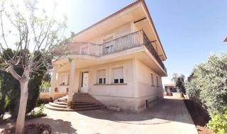 Xalet en Valdepeas. Chalet en venta en subcentro, 5 dormitorios.