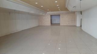 Local commercial à Valdepeñas. Local com. en venta en subcentro, 2 despachos.