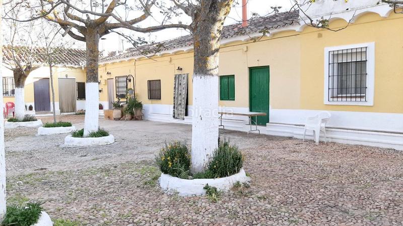 Foto 5e537eae-56e9-4eac-8f84-f4783c2a6c17. Chalet  en venta en periferia, 3 dormitorios. en Valdepeñas