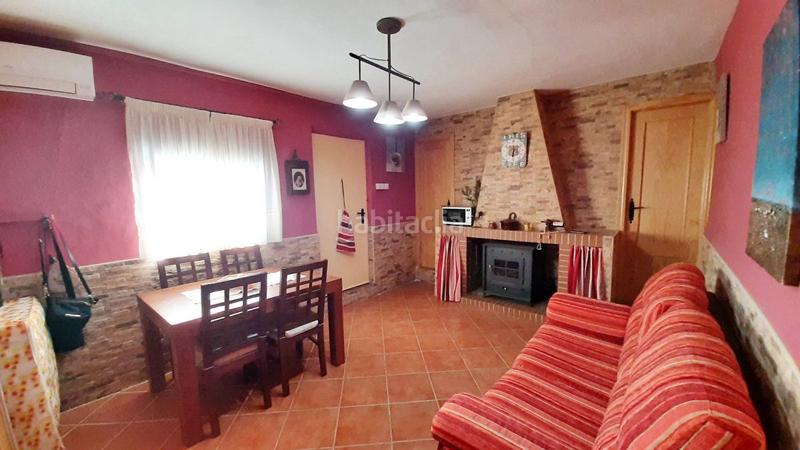 Foto cc240ffc-a42e-441d-aaa8-4cbf1be3bc56. Chalet  en venta en periferia, 3 dormitorios. en Valdepeñas