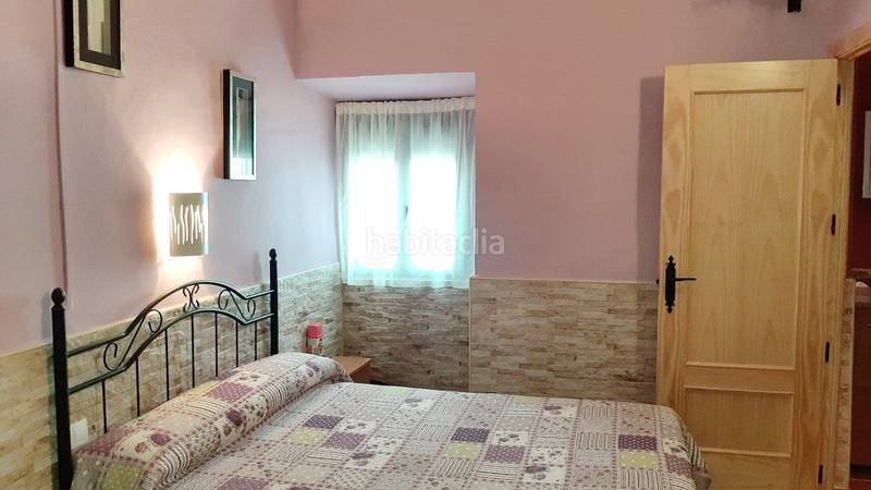 Foto fdd34f74-f759-4a54-96c8-638958da7aa0. Chalet  en venta en periferia, 3 dormitorios. en Valdepeñas