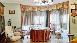 Casa en Valdepeñas. Casa en venta en subcentro, 7 dormitorios.