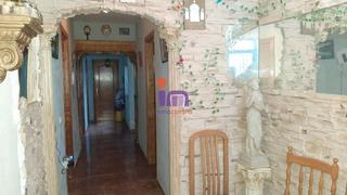 Haus in Valdepeñas. Casa en venta en centro, 4 dormitorios.