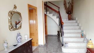 Haus in Valdepeñas. Casa en venta en subcentro, 3 dormitorios.