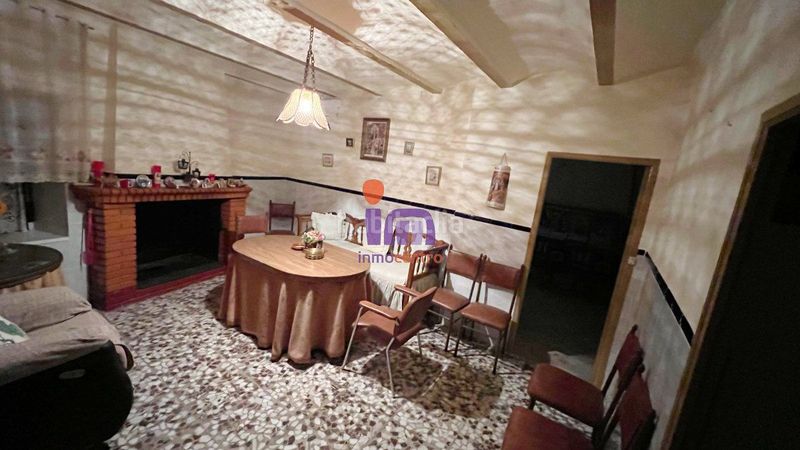 Foto d8f86f6d-f3f1-48d6-adc3-c4efc4271ec6. Casa a Alcubillas