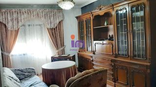 Maison à Santa Cruz de Mudela. Casa con local en venta en santa cruz de mudela, 4 dormitorios.