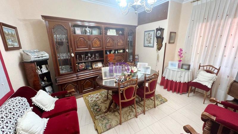 Foto 2054acad-2937-4733-be7b-474b5b289d8b. Piso  en venta en centro, 4 dormitorios. en Valdepeñas