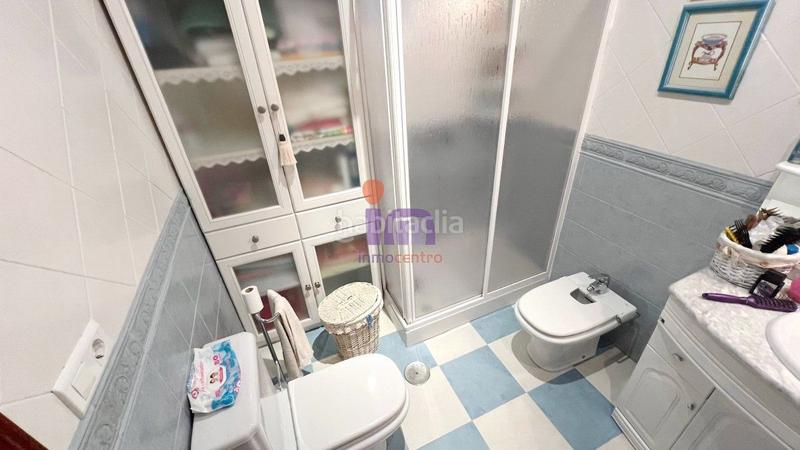 Foto 8d25e9c6-a881-48d5-aee3-1a3ee1a850bf. Piso  en venta en centro, 4 dormitorios. en Valdepeñas