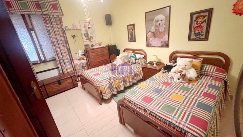 Foto a7b4e5dc-8f72-4594-a4ba-674894b608bd. Piso  en venta en centro, 4 dormitorios. en Valdepeñas