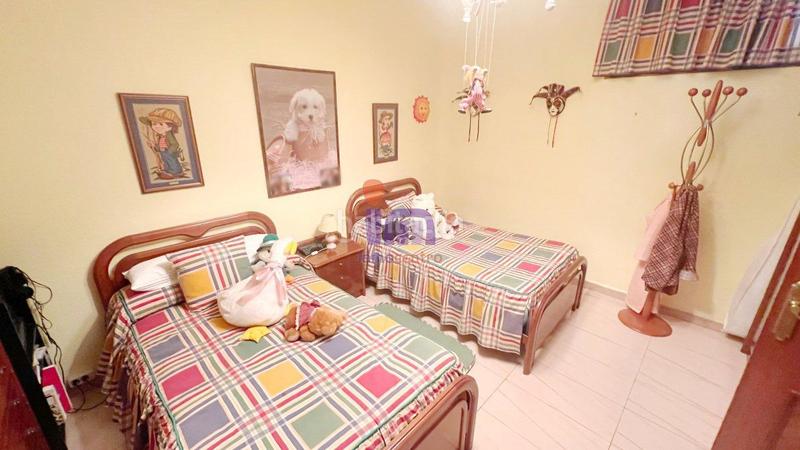 Foto c6435493-4c6a-4293-a428-6125a17b8643. Piso  en venta en centro, 4 dormitorios. en Valdepeñas