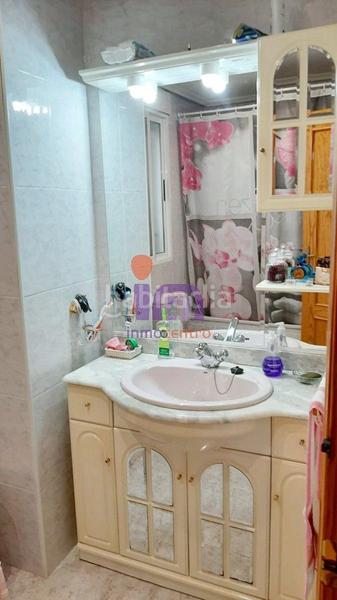 Foto d26ac0cd-5100-4782-9330-147beae09c8a. Piso  en venta en hospital, 4 dormitorios. en Valdepeñas