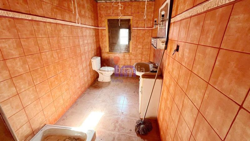 Foto bc644b31-c62a-4c94-af55-bab894e79c8b. Chalet  en venta en periferia, 3 dormitorios. en Valdepeñas