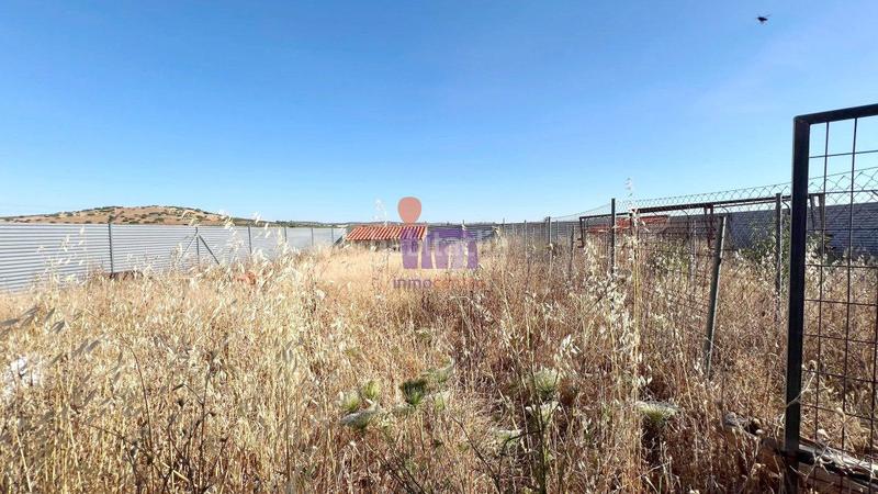 Foto c4cbb599-bb09-4528-a1b1-0a6ec8cad55a. Chalet  en venta en periferia, 3 dormitorios. en Valdepeñas