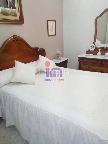 Foto e32973ee-eeb8-4a8b-8d36-9f584fa21d9c. Casa adossada a Torrenueva