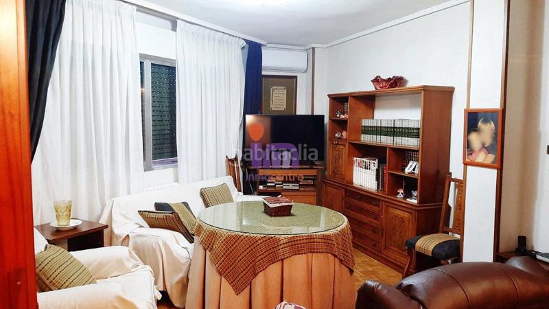 Foto 44254c44-c475-4a05-b4e8-38cc18f24a94. Piso  en venta en centro, 3 dormitorios. en Valdepeñas