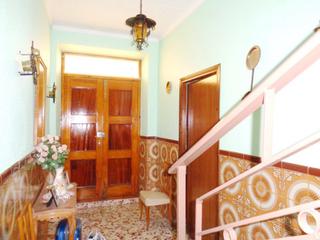 Casa en Valdepeñas. Casa en venta en centro, 5 dormitorios.