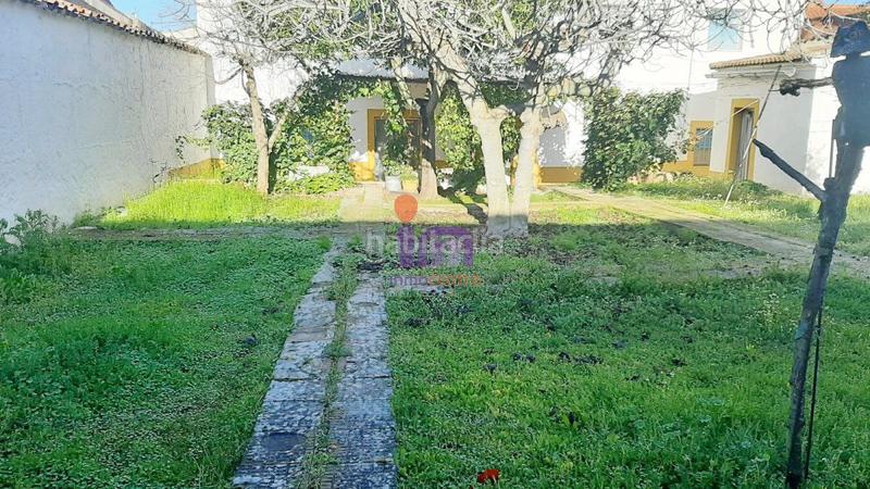 Foto 2910b954-1849-4b3b-aa0b-859d7d3fac01. Casa  en venta en subcentro, 8 dormitorios. en Valdepeñas