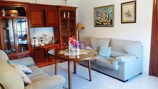 Haus in Valdepeñas. Casa en venta en subcentro, 8 dormitorios.