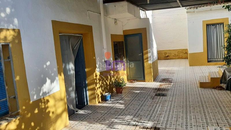 Foto 557417a8-dcf5-41d0-aab5-fa1659e02675. Casa  en venta en subcentro, 8 dormitorios. en Valdepeñas