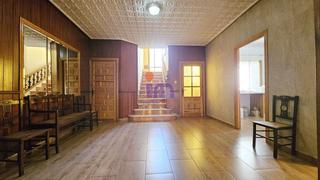 Casa en Valdepeñas. Casa en venta en centro, 4 dormitorios.