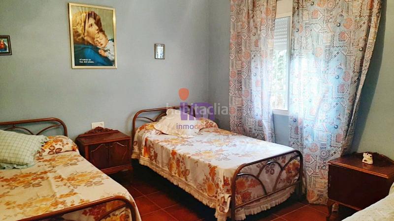 Foto a59bbb9d-610d-47e2-ac15-6ba736f58cca. Chalet  en venta en periferia, 3 dormitorios. en Membrilla