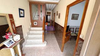 Haus in Valdepeñas. Casa en venta en centro, 3 dormitorios.