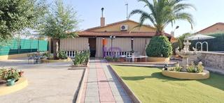 Xalet a Valdepeñas. Chalet en venta en baños del peral, 4 dormitorios.