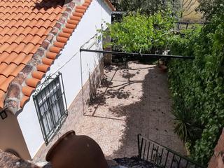 Xalet a Valdepeñas. Chalet en venta en periferia, 2 dormitorios.