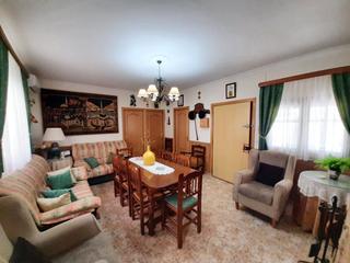 Chalet in Valdepeñas. Chalet en venta en periferia, 2 dormitorios.