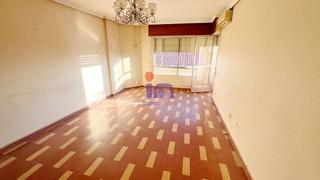 Appartement à Valdepeñas. Piso en venta en centro, 4 dormitorios.