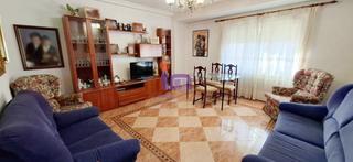 Pis a Valdepeñas. Piso en venta en centro, 4 dormitorios.