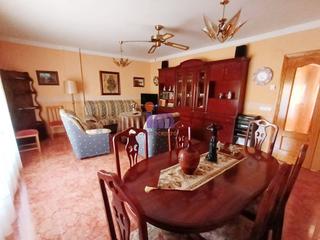 Pis a Valdepeñas. Piso en venta en jesús baeza, 2 dormitorios.