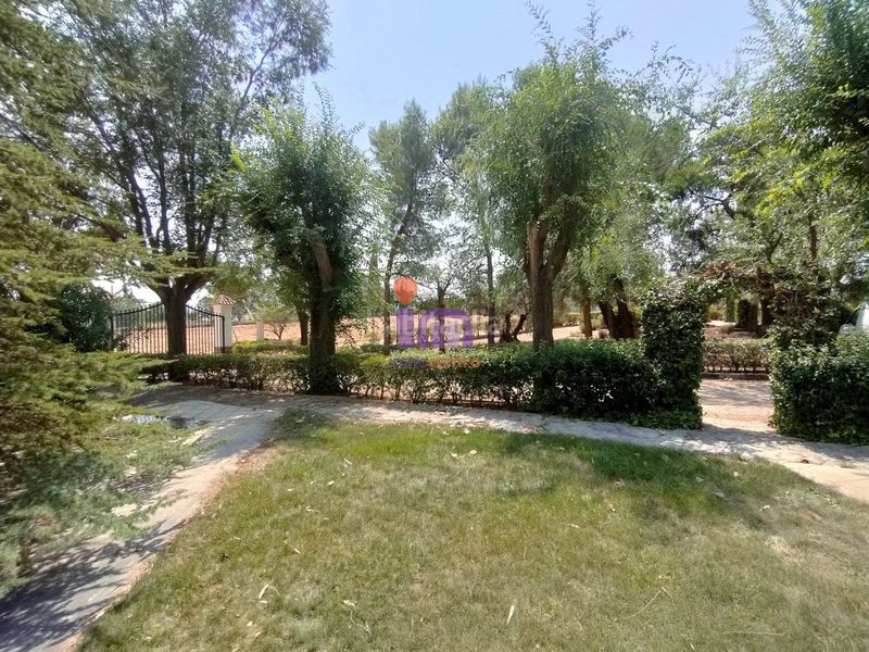 Foto 15bf1db4-19c0-4267-8d06-36cc0ebe5d74. Chalet mit parking in Valdepeñas