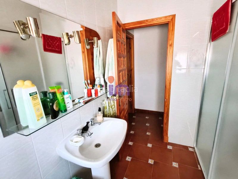 Foto 20d17de5-8a63-4b49-80ac-f498a25b72b2. Chalet mit parking in Valdepeñas