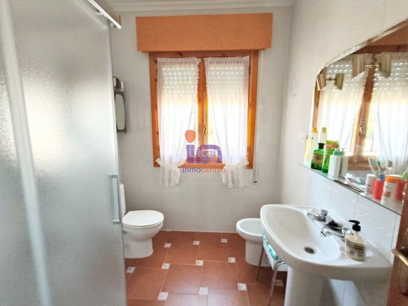 Foto c71398ac-3cf7-4ae2-b7a5-c264b531e0ba. Chalet mit parking in Valdepeñas