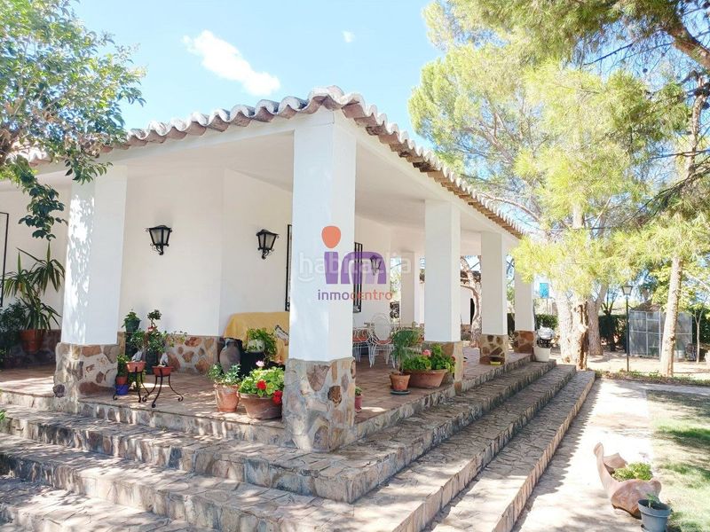 Foto dd469547-2afb-409b-9e1d-20eb4a600142. Chalet mit parking in Valdepeñas