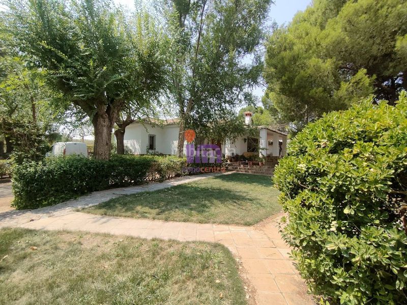 Foto de699db4-f7a8-4108-884f-a84fca0e0dd7. Chalet mit parking in Valdepeñas