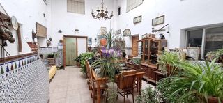 Casa en Valdepe�as. Casa en venta en auditorio, 6 dormitorios.