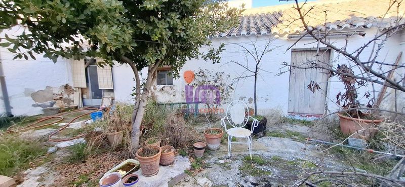 Foto f7aa9bae-1ee1-4e88-a203-14944503f8b3. Casa a Valdepeñas