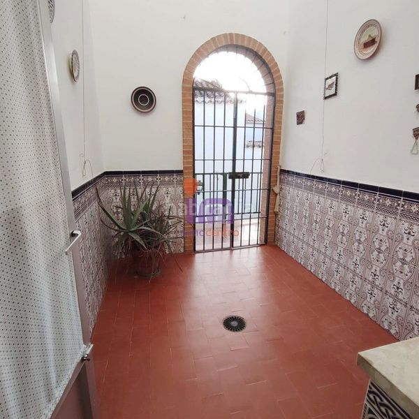 Foto eb54ccbe-c3b8-4ed9-8cec-7ca6b6ab0b95. Casa amb calefacció aparcament a Valdepeñas