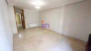 Pis en Valdepe�as. Piso en venta en centro, 4 dormitorios.
