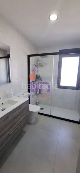 Foto 10700a21-6434-490a-97d1-2fcfdca6ce90. Casa amb calefacció aparcament piscina a Valdepeñas