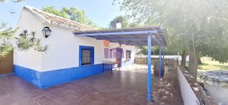 Masia en Valdepe�as. Casa de campo en venta en periferia, 1 dormitorio.